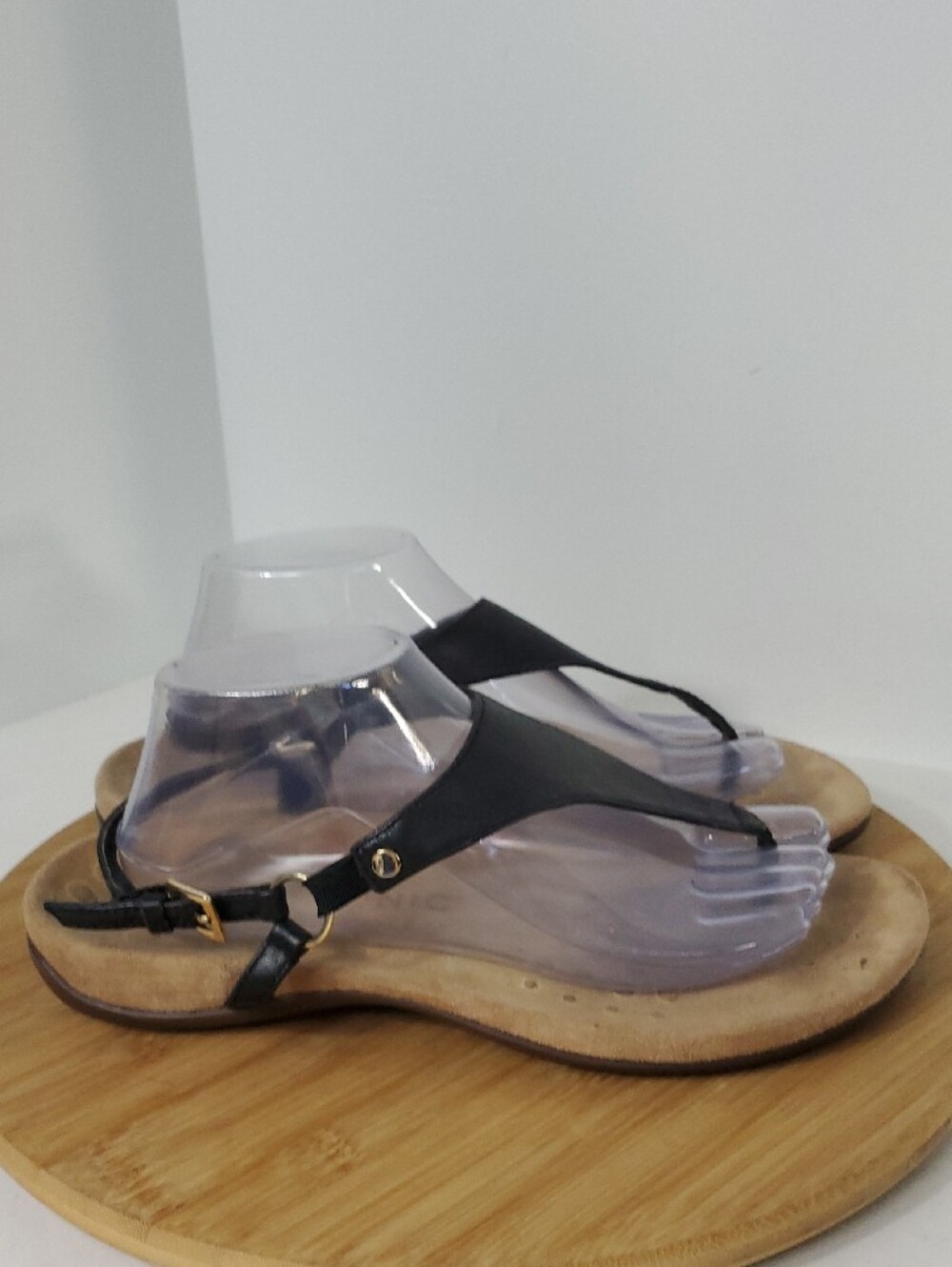 Vionic Kirra Black Leather T-Strap Thong Sandals Size 10W - Picture 4 of 8